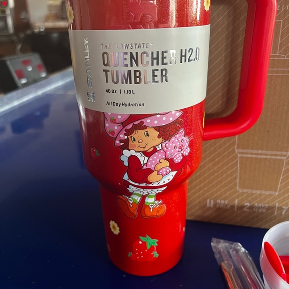 Strawberry shortcake Stanley Red Tumbler with Accessories - Picture 6 of 10
